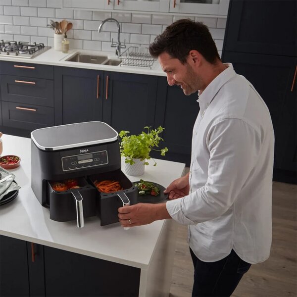 Фритюрник с горещ въздух Ninja AF300EU, 2470W, 7.6 л, 6 програми, 2 независими зони за готвене, Черен