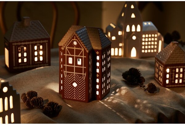 Керамичен свещник за чаена свещ Gingerbread Lighthouse – Kähler Design