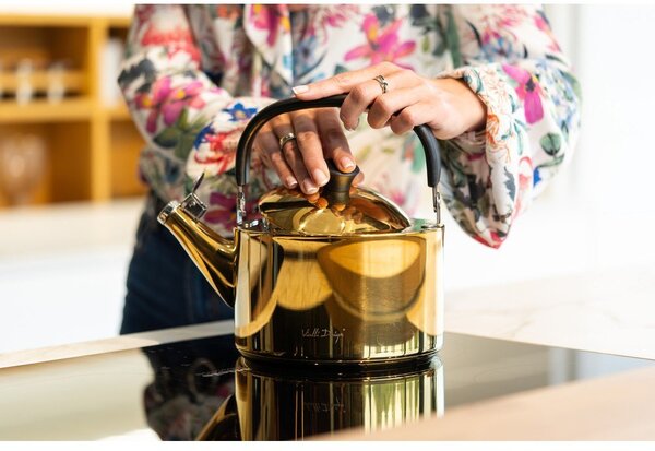 Лъскаво златист чайник от неръждаема стомана 1,5 l Diamante – Vialli Design