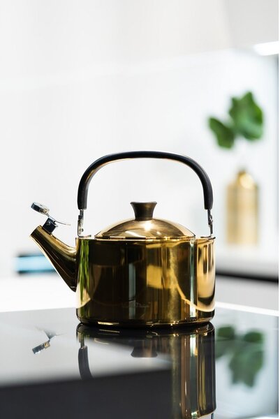 Лъскаво златист чайник от неръждаема стомана 1,5 l Diamante – Vialli Design