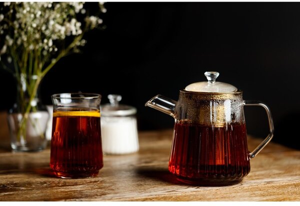 Стъклен чайник с цедка в златист цвят 900 ml Mia – Vialli Design