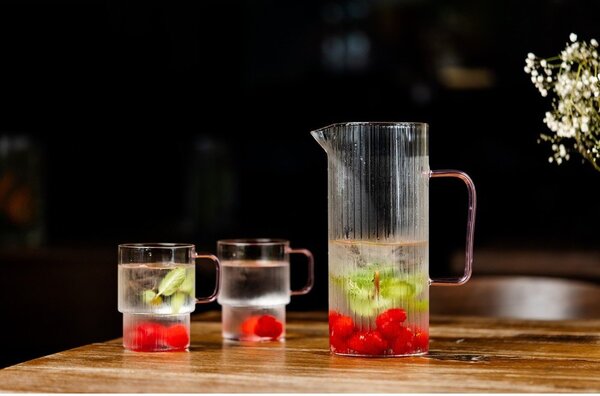 Розови стъклени чаши в комплект 2 бр. за капучино 350 ml Livio – Vialli Design
