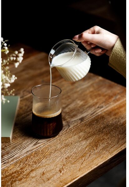 Стъклена кана за мляко 280 ml Mia – Vialli Design