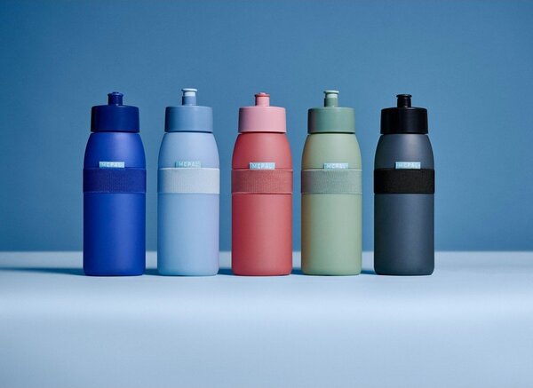 Светлочервена пластмасова бутилка 500 ml Ellipse – Mepal