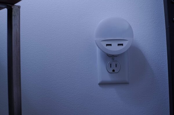 Ledvance - LED Нощна лампа за контакт със сензор LUNETTA 2xUSB LED/13W/230V