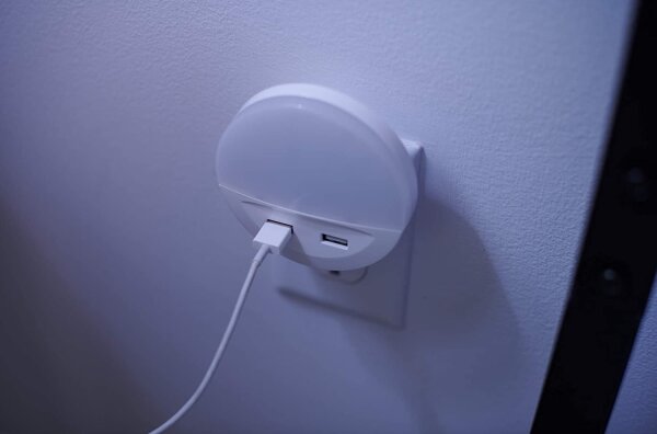 Ledvance - LED Нощна лампа за контакт със сензор LUNETTA 2xUSB LED/13W/230V