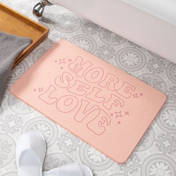 Светлорозов килим за баня от диатомична глина 39x60 cm More Self Love – Artsy Doormats