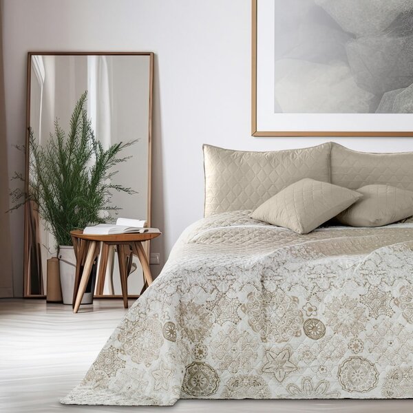 Светлокафява двустранна покривка за легло от микрофибър Malaga, 220 x 240 cm Alhambra - DecoKing