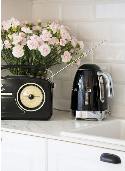 Черна електрическа кана от неръждаема стомана 1,7 l Retro Style – SMEG