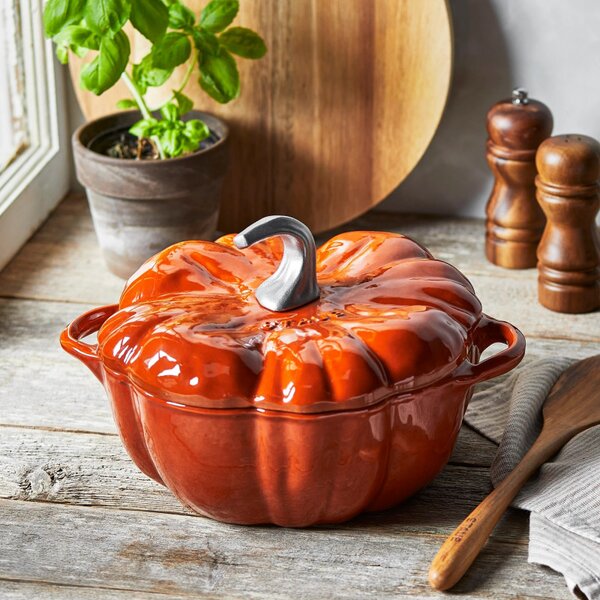 Чугунена тенджера във формата на тиква Staub Pumpkin P687129, 24 см, 3.45 л, Индукция и фурна до 240C, Емайлно покрития, Оранжев