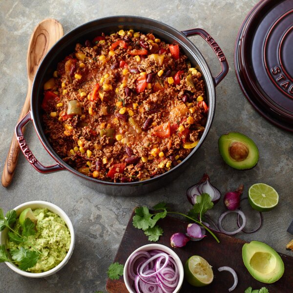 Чугунена тенджера Staub La Cocotte 40502-278-0, 6.7 л, 28 см, -20°C До 260°C, Емайл, Капак с капкова структура, Индукция, Бордо