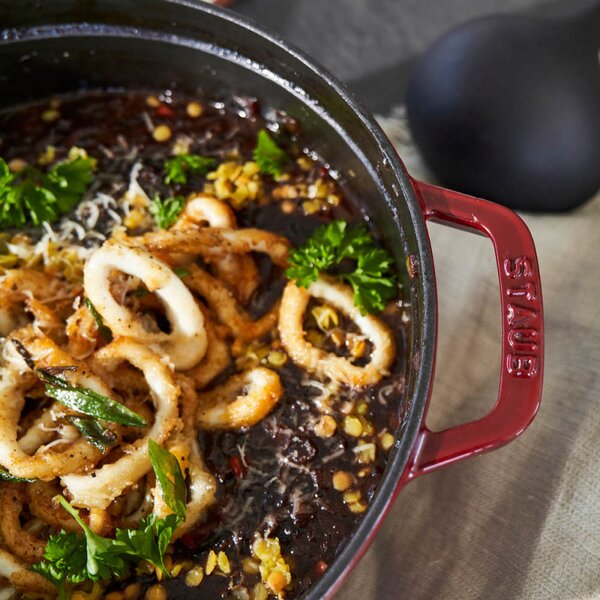 Чугунена тенджера Staub La Cocotte 40502-278-0, 6.7 л, 28 см, -20°C До 260°C, Емайл, Капак с капкова структура, Индукция, Бордо