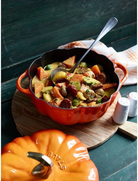 Чугунена тенджера във формата на тиква Staub Pumpkin P687129, 24 см, 3.45 л, Индукция и фурна до 240C, Емайлно покрития, Оранжев