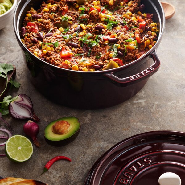 Чугунена тенджера Staub La Cocotte 40502-278-0, 6.7 л, 28 см, -20°C До 260°C, Емайл, Капак с капкова структура, Индукция, Бордо