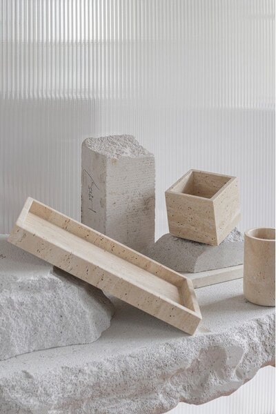 Бежов каменен органайзер за баня за памучни тампони Travertine – Mette Ditmer Denmark