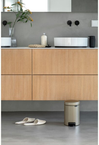 Кош за боклук с педал Brabantia NewIcon 1003195, 3 л, Плавно затваряне, Противоплъзгаща основа, Златен металик