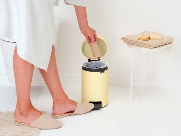 Кош за боклук с педал Brabantia NewIcon 1008836, 3 л, Плавно затваряне, Противоплъзгаща основа, Жълт