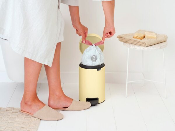 Кош за боклук с педал Brabantia NewIcon 1008836, 3 л, Плавно затваряне, Противоплъзгаща основа, Жълт