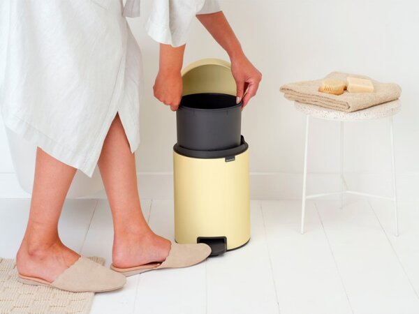 Кош за боклук с педал Brabantia NewIcon 1008840, 5 л, Леко затваряне, Противоплъзгаща основа, Жълт