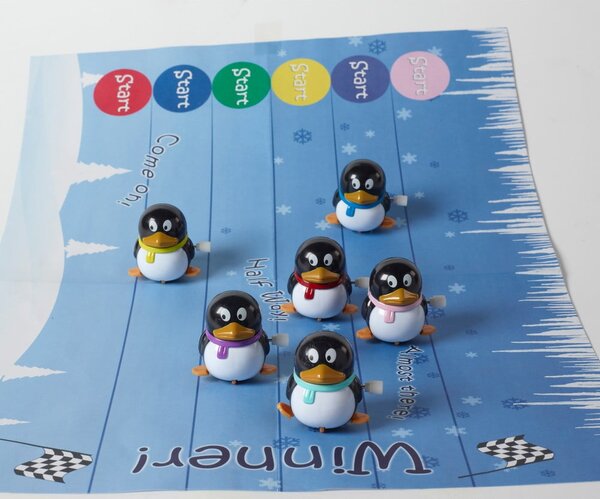 Коледни крекери в комплект от 6 броя Racing Penguin - Robin Reed