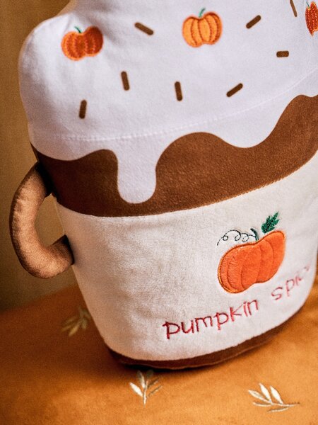 Sinsay - Декоративна възглавница във формата на напитка Pumpkin Spice Latte - многоцветен