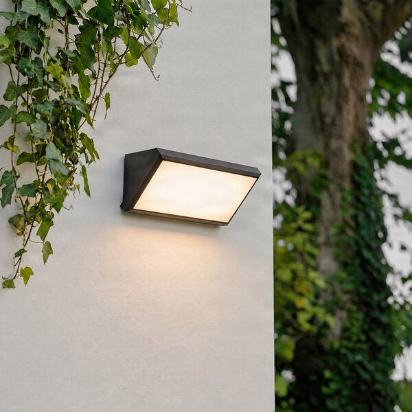 Lindby LED външна стенна лампа Abby, сензорна, IP65, тъмно сива, Черен, Пластмаса, Модерен, Стенна розетка отдолу