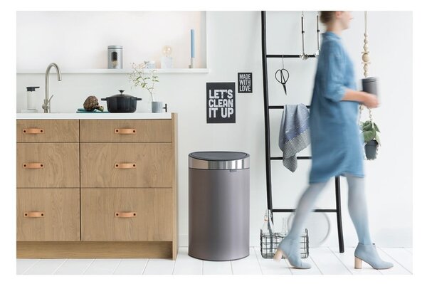 Сиво стоманено кошче за боклук, отваряне с докосване 40 l Touch Bin – Brabantia