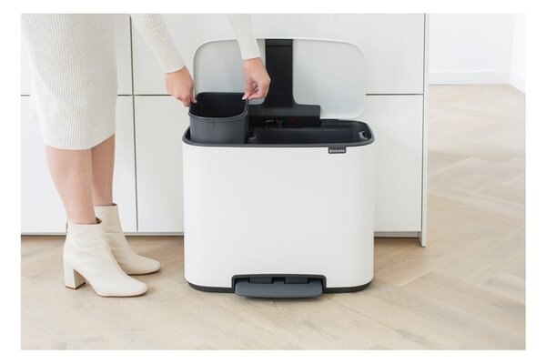 Бяло стоманено кошче за боклук за рециклиране с педал 34 l Bo – Brabantia