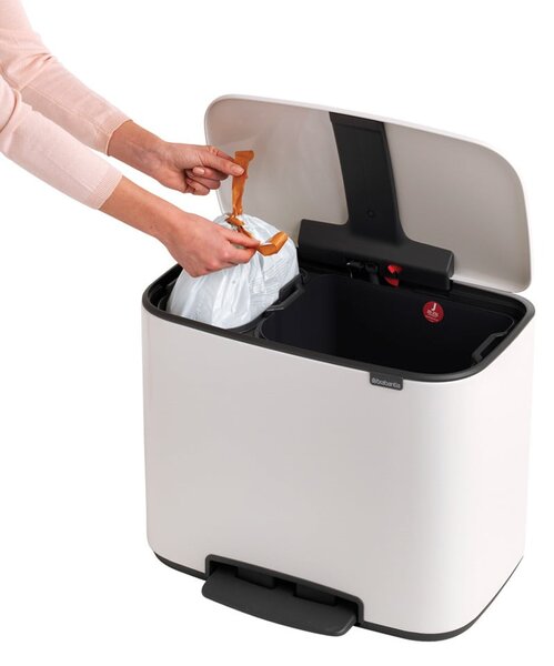 Бяло стоманено кошче за боклук за рециклиране с педал 34 l Bo – Brabantia