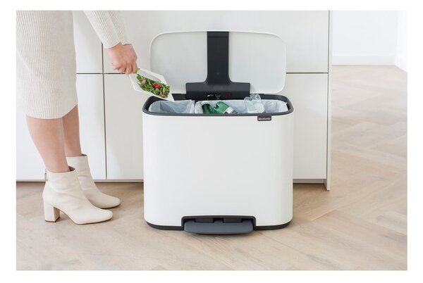 Бяло стоманено кошче за боклук за рециклиране с педал 34 l Bo – Brabantia