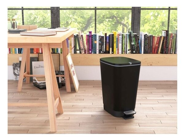 Матово черно пластмасово кошче за боклук с педал 45 l Chic Bin – KIS