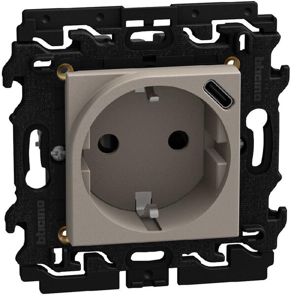 Bticino Контакт ШУКО 2P+E 16A + USB тип C 1.5A 7.5W с носеща рамка 2 мод. цвят Камък Light Now Bticino YG4141USB