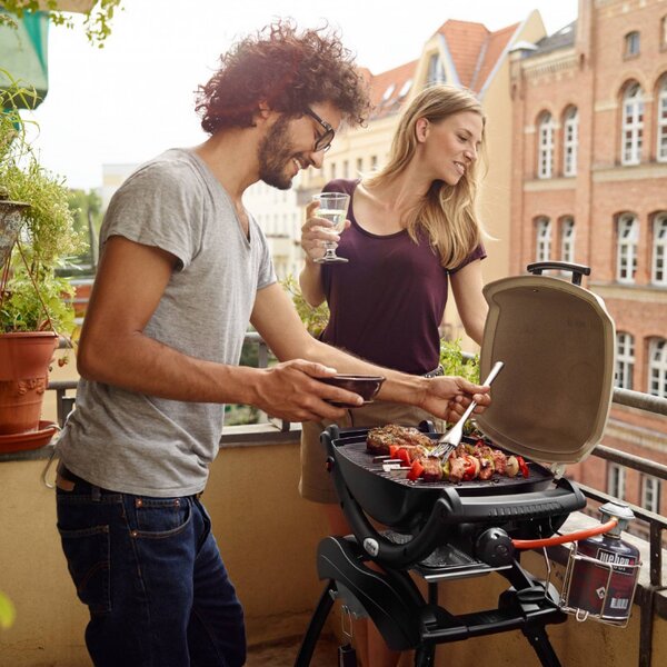 Електрическо барбекю Weber Q2400 WB 55020879, 2200 W, 55x39 cm, Капак и корпус от лят алуминий, Подвижна тава за мазнини, Тъмносив