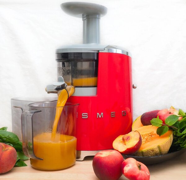 Сокоизстисквачка Smeg SJF01RDEU, 150W, 500 мл, Обратно въртене, Контейнер за отпадъци 1.6 л, Червен