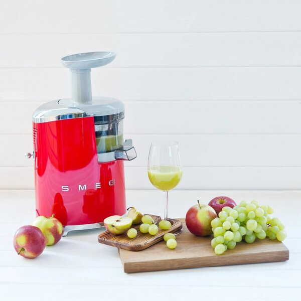 Сокоизстисквачка Smeg SJF01RDEU, 150W, 500 мл, Обратно въртене, Контейнер за отпадъци 1.6 л, Червен