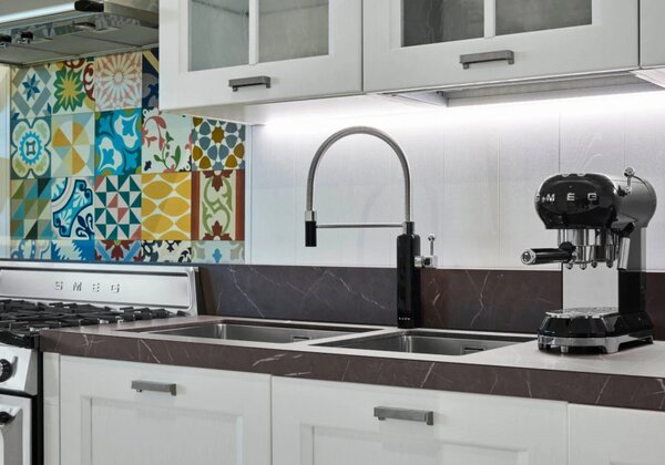 Полупрофесионален смесител за вода Smeg MDF50BL, 5 bar, Подвижна слушалка, Въртящ се на 360° чучур, Черен