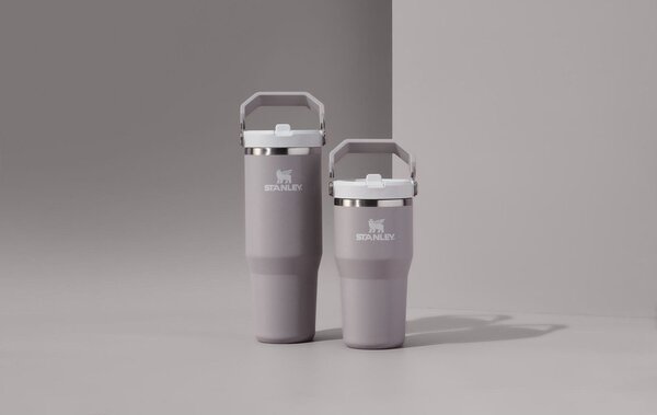 Светлосив термос от неръждаема стомана 600 ml IceFlow™ Flip Straw 2.0 Tumbler Ash – Stanley