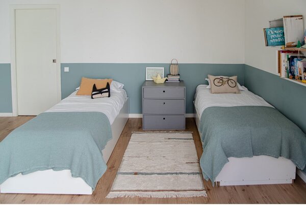 Син и кремав ръчно изработен памучен килим подходящ за пране 90x130 cm Lanes Vintage Blue – Lorena Canals