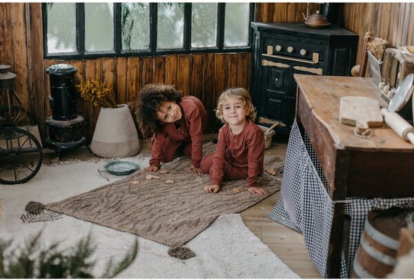 Кремав ръчно изработен памучен детски килим подходящ за пране 140x200 cm Pine Forest – Lorena Canals